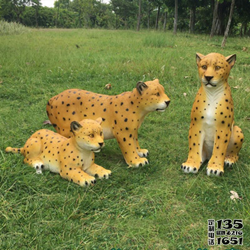 公園草坪玻璃鋼彩繪金錢(qián)豹雕塑