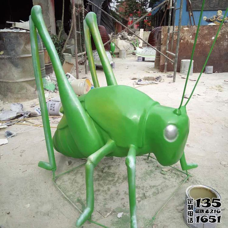 公園擺放的玻璃鋼噴漆創意 蚱蜢雕塑